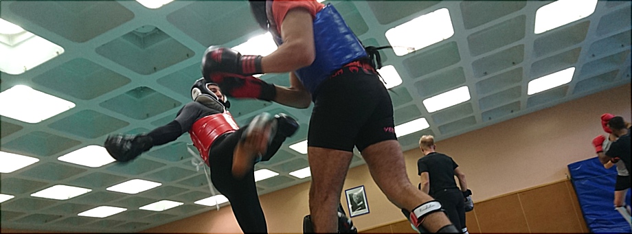 Combat de Sanda (boxe chinoise) pendant un entraînement du club