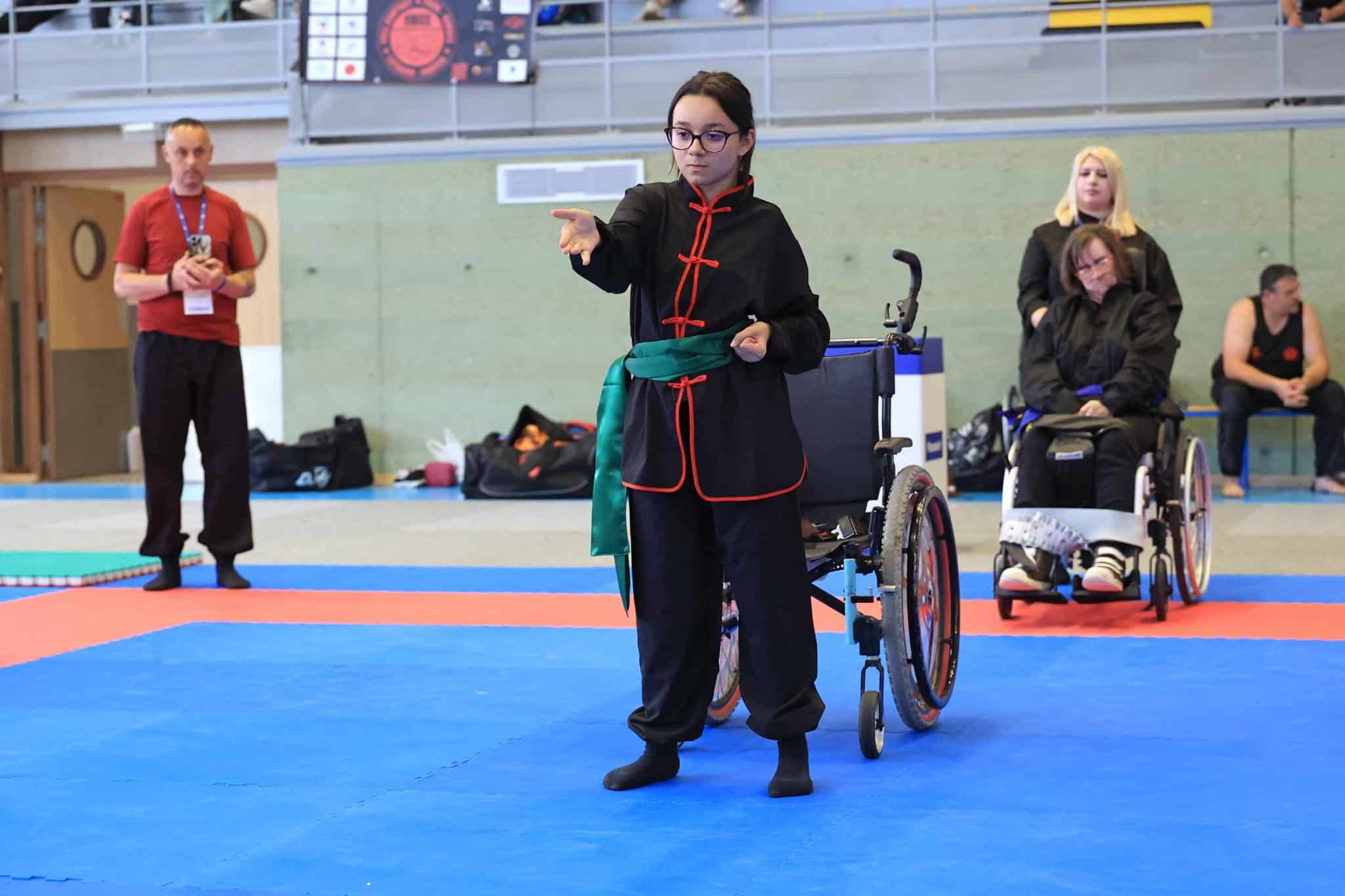 Athlète de la section Handi Kung-fu en compétition de Para Kung-Fu Wushu