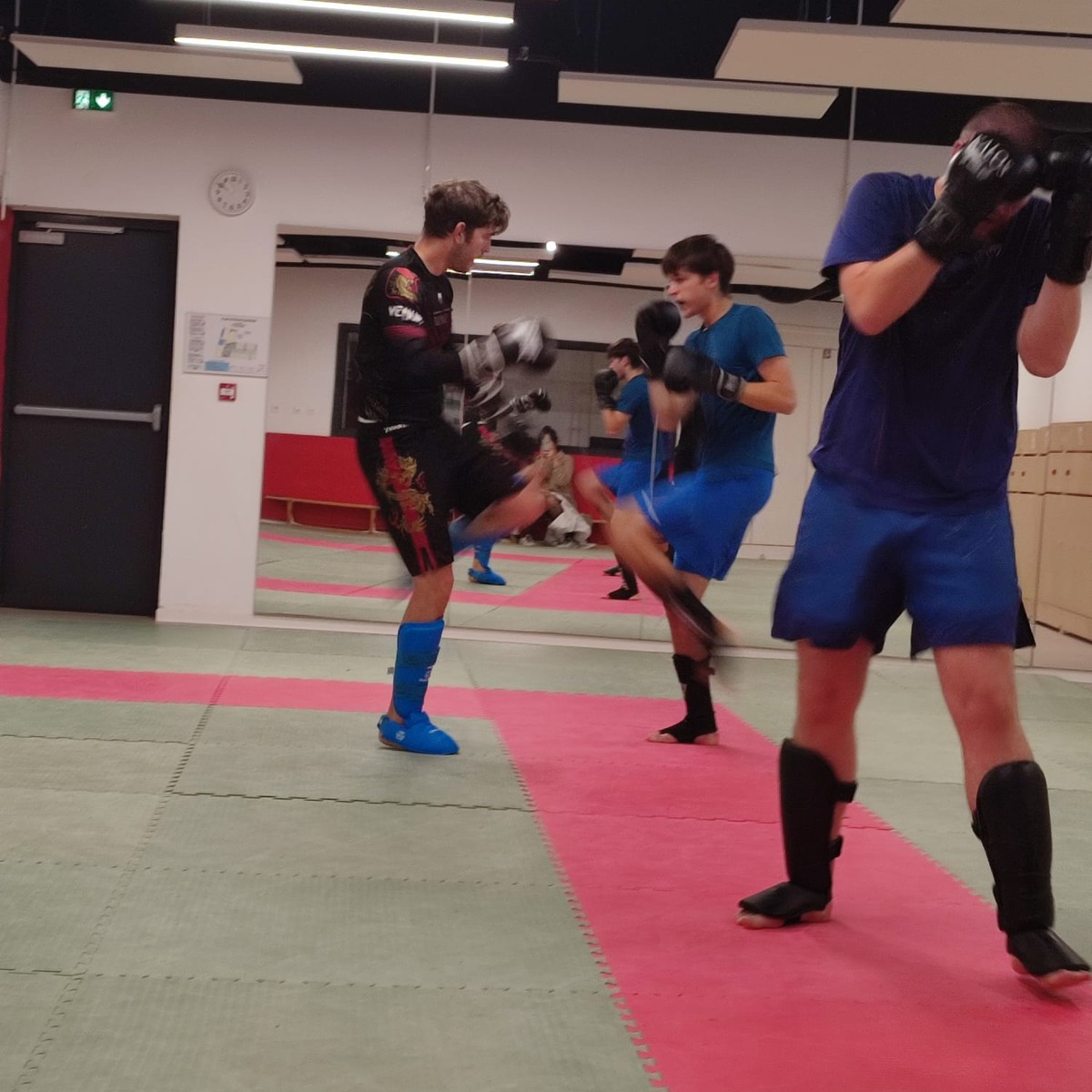 Entraînement, échange de coups de pied