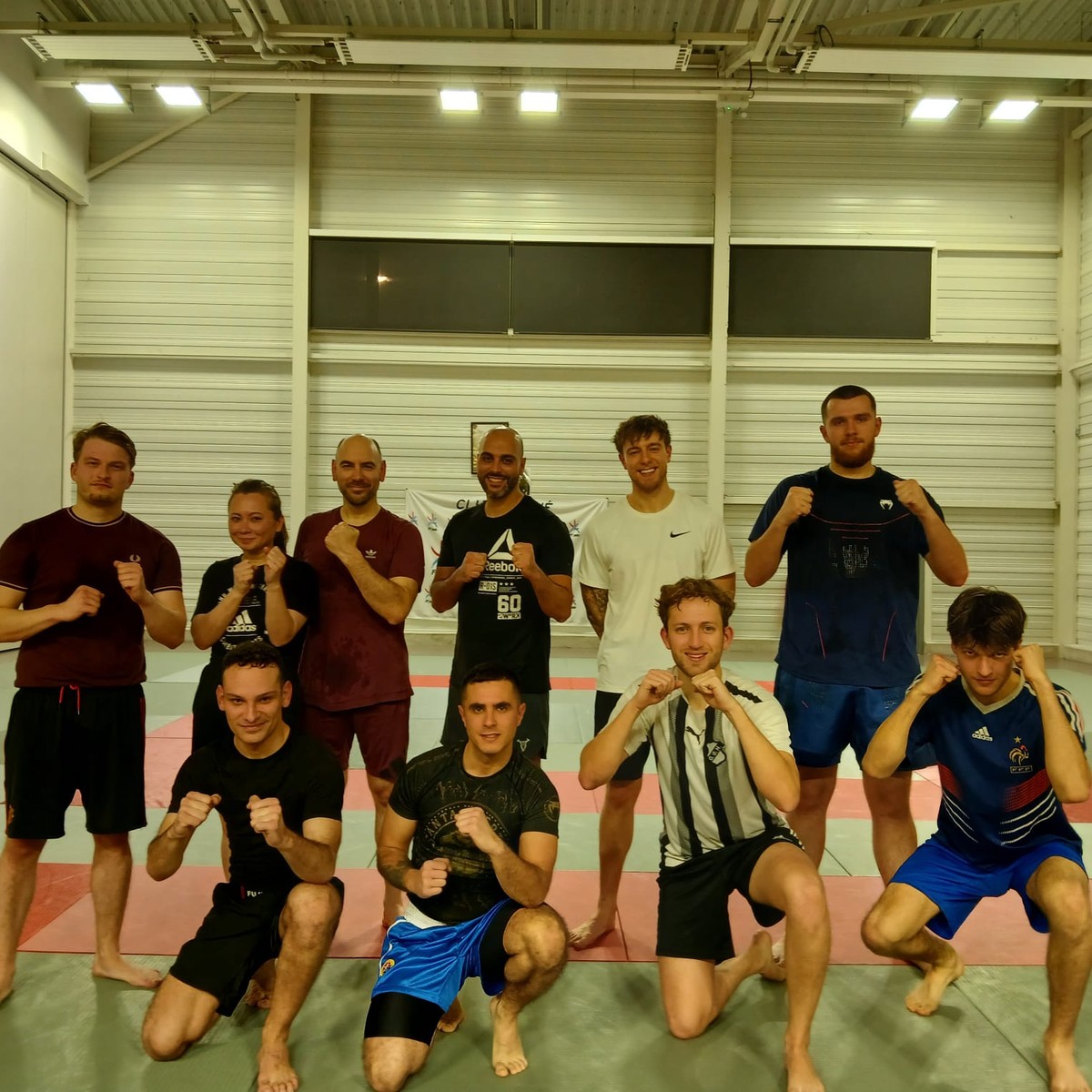 Groupe de pratiquants de Sanda