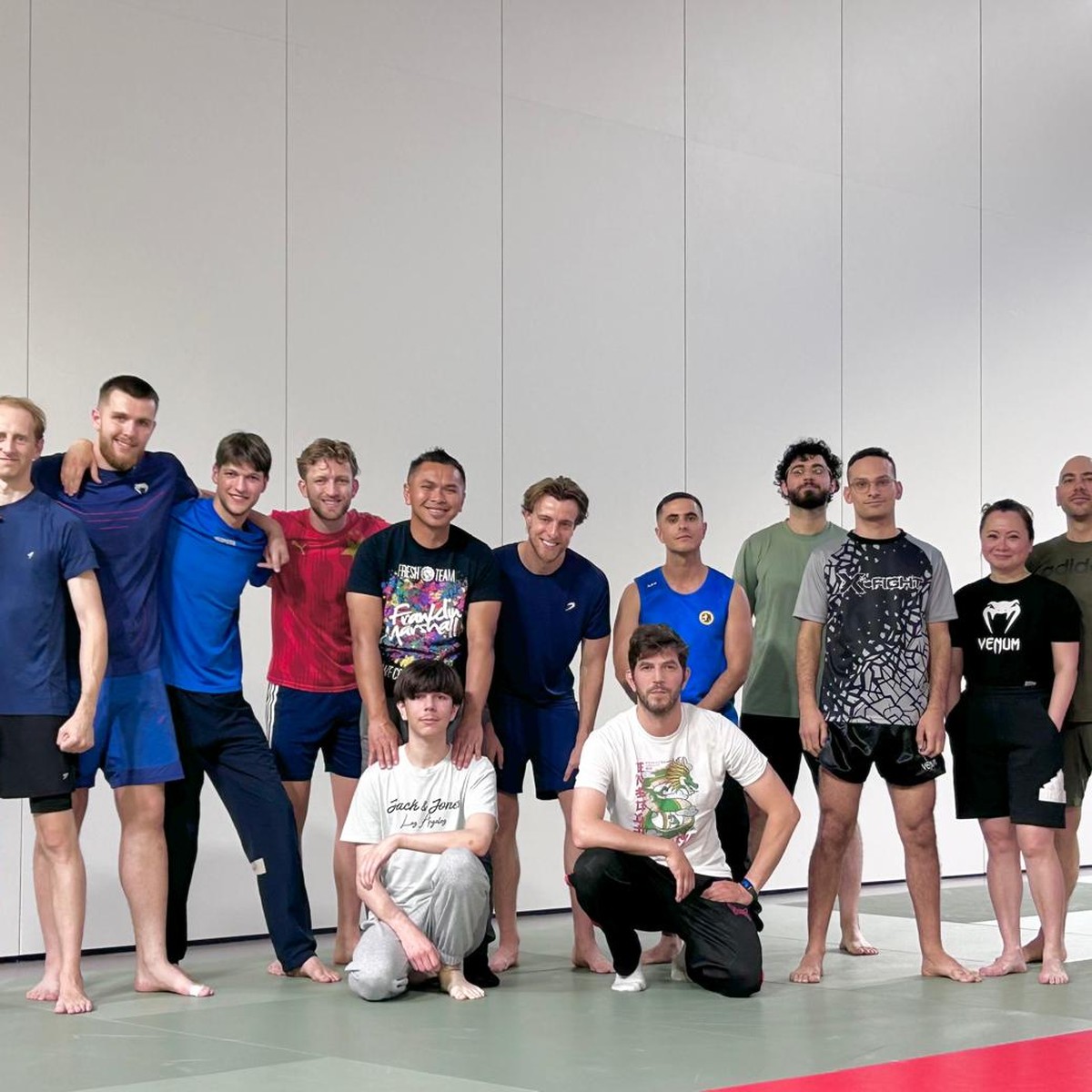 Groupe de pratiquants de Sanda