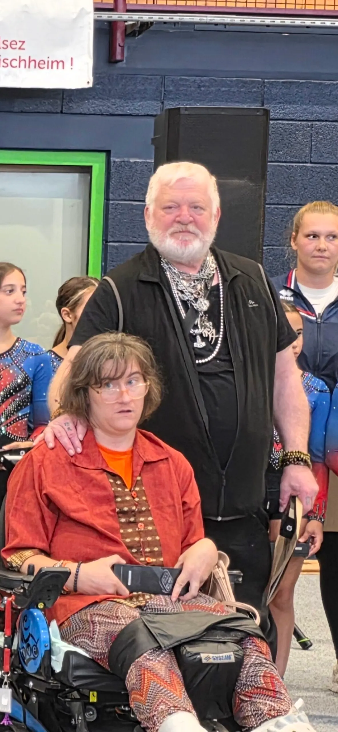 Maïté Heyoppe, récompensée, aux côtés de Dino, fondateur de la section Handi Kung-fu